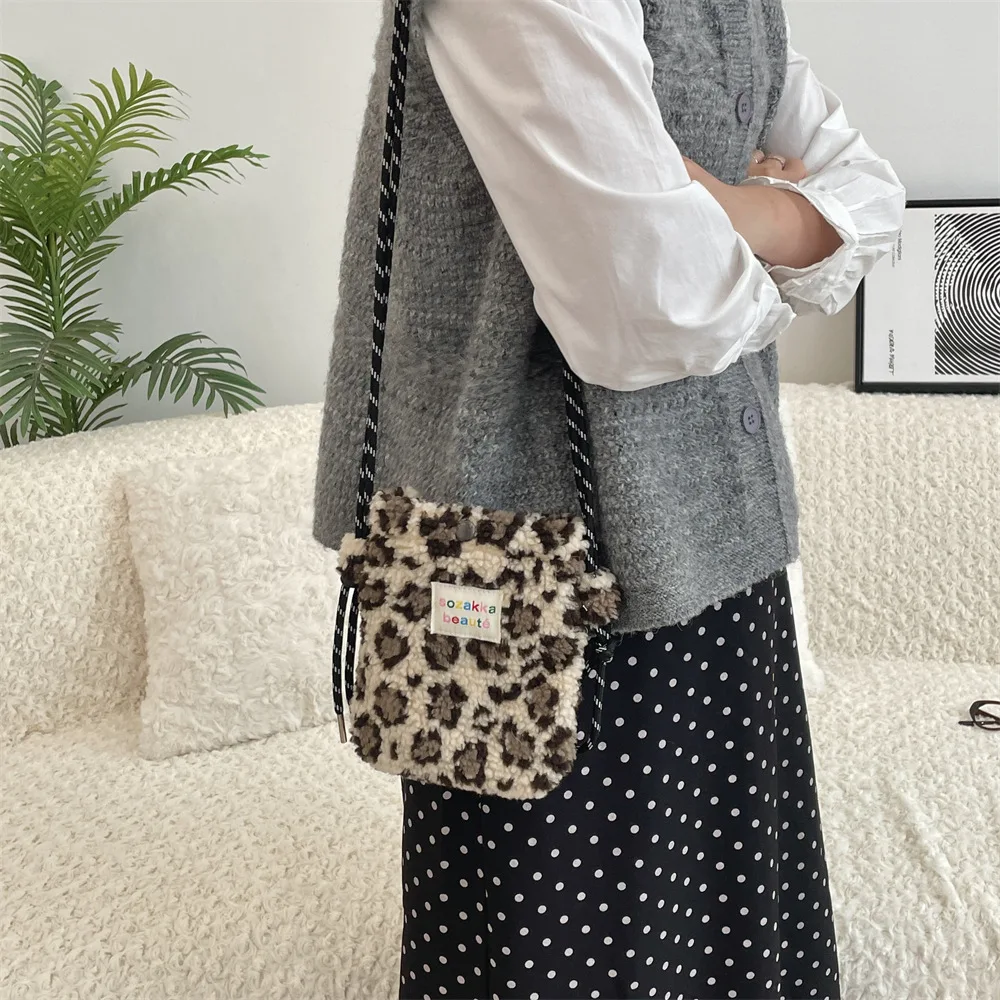 Neue Plüsch-Punkt-Umhängetaschen für Damen, niedliche rosa Umhängetasche, Handtasche, Geldbörsen, tragbare Handytasche – Detail 33