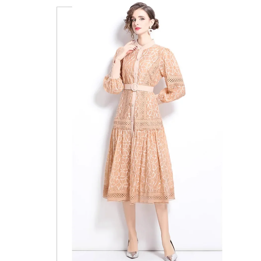 Otoño nuevo estilo bordado pesado hueco flor botón delgado de longitud media vestido de manga linterna estilo clásico vestido de una pieza