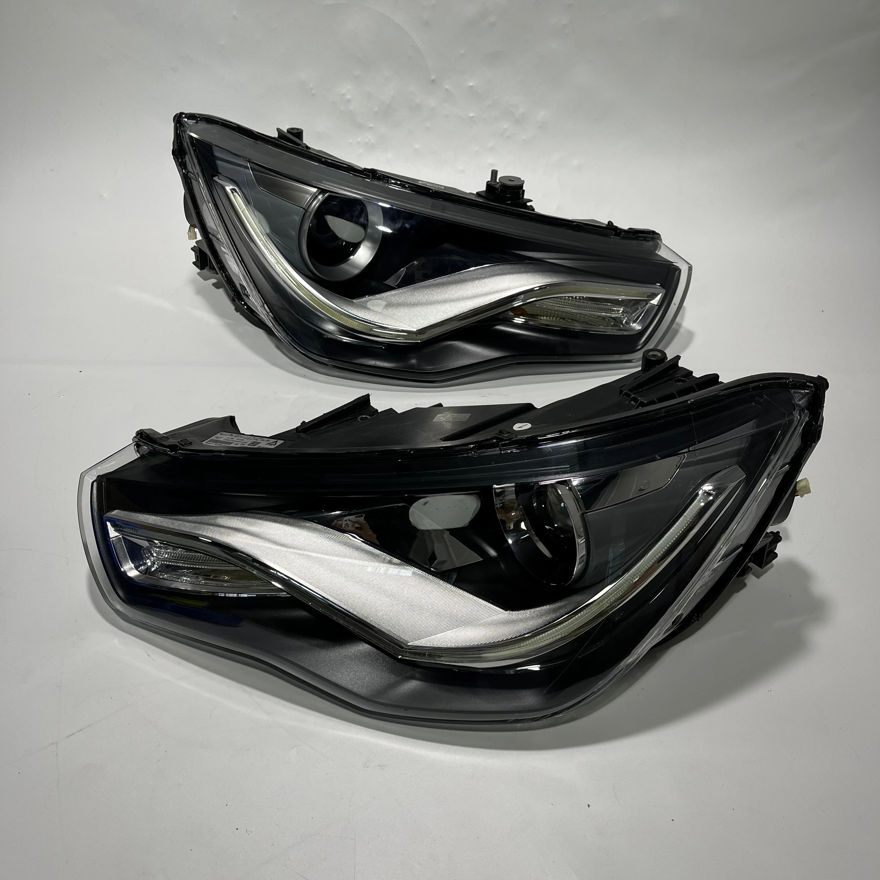 1-piece set of high-quality HID xenon headlights for Audi A1 8XA and 8XF, 2011-2018 EU version 8X0941004M and 8X0941003M