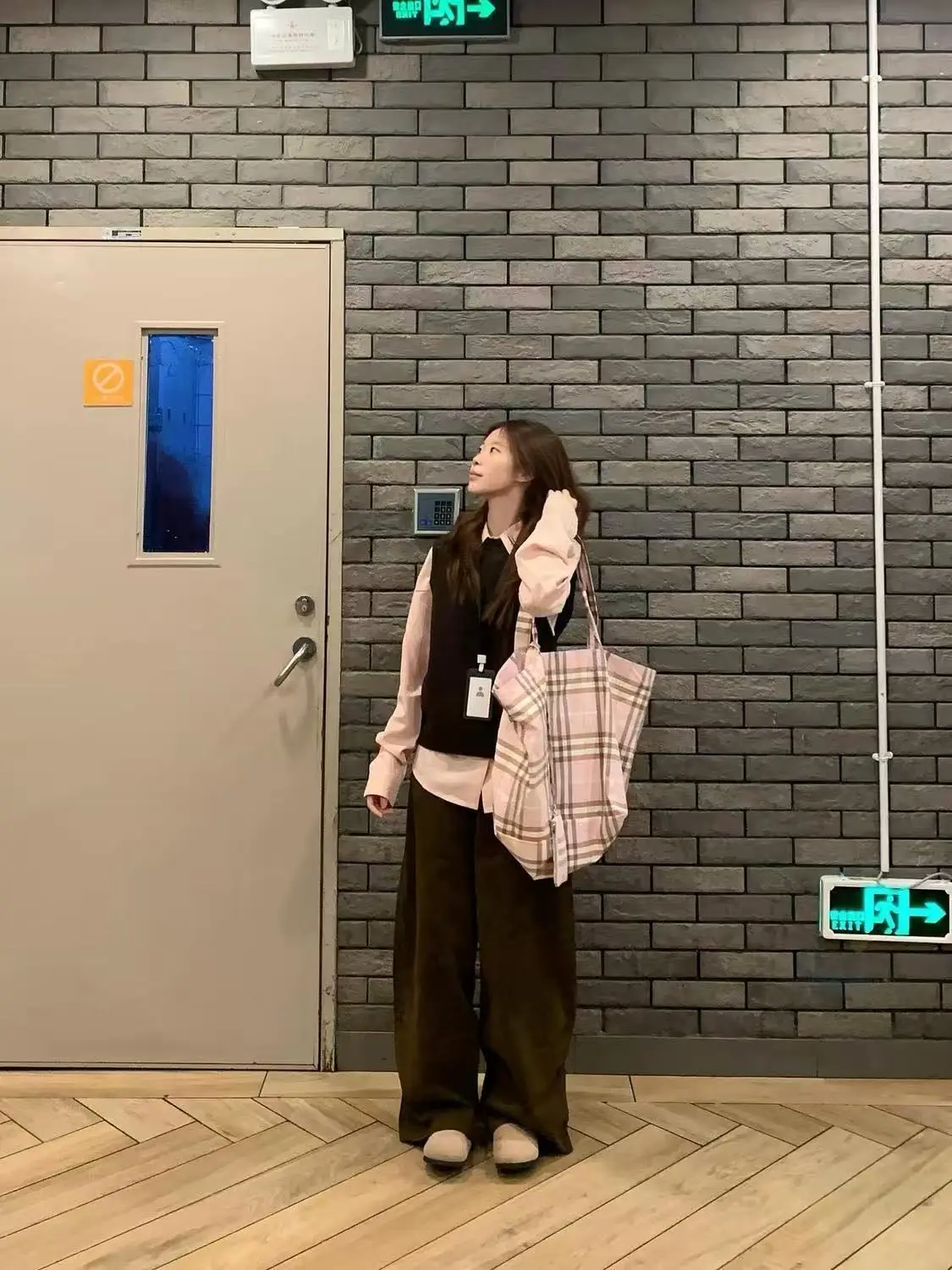 

Мягкий уютный вязаный жилет кофейного цвета, женский комплект из двух предметов свободного кроя, повседневный осенний модный комплект в студенческом стиле с высокой талией