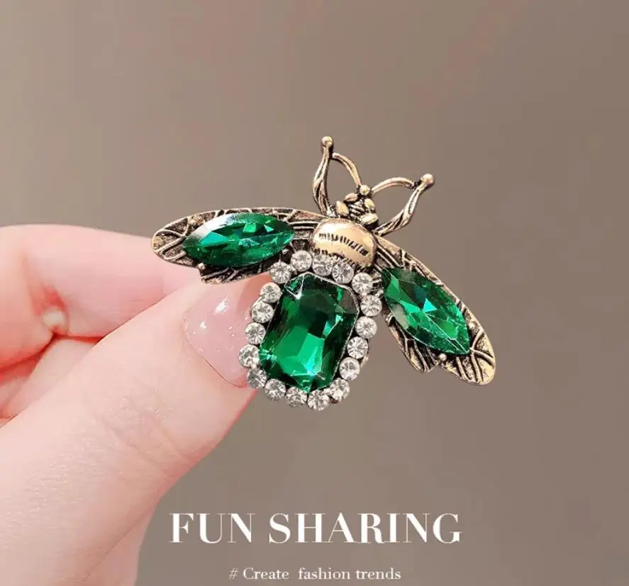 Vintage Baroque Crystal Bee Brooches For Women Unisex Fashion Rhhinestone Alloy Insect Brooch Backpack Suit Pins Jewelry Gifts