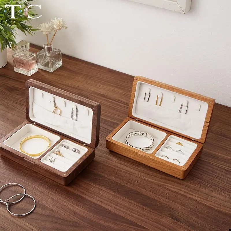 scatola-portagioie-in-noce-con-rivestimento-in-velluto-per-riporre-anelli-collane-orecchini-e-piccoli-accessori-una-comoda-scatola-portagioie-da-viaggio