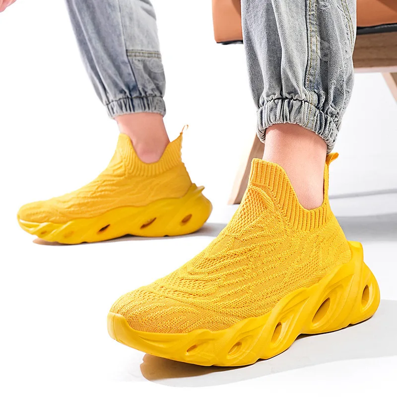Klasik moda sarı erkek koşu ayakkabıları konfor çorap ayakkabı eğitmenler erkekler Unisex spor ayakkabı büyük boy 46 Zapatillas Hombre