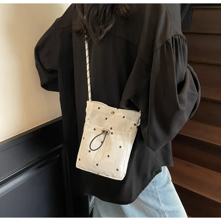 Kreative Falten-Tasche Neue Mode Trendige Umhängetasche Vielseitige Einzel-Schulter-Handytasche Aufbewahrung und Dekoration – Detail 11