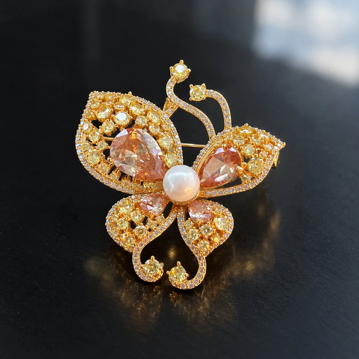 Charm Hollow Vivid Butterfly Copper Inlaid Zircon Pearl Brooch Pin for Formal Dress Suit Clothing Decor Jewelry Accessory Gift
