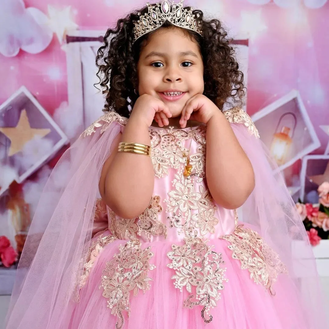 فستان فتاة الزهور الوردي المخصص مطرز بالزهور الذهبية مع شال بدون أكمام لحفلات الزفاف وأعياد الميلاد وحفلات الأميرة