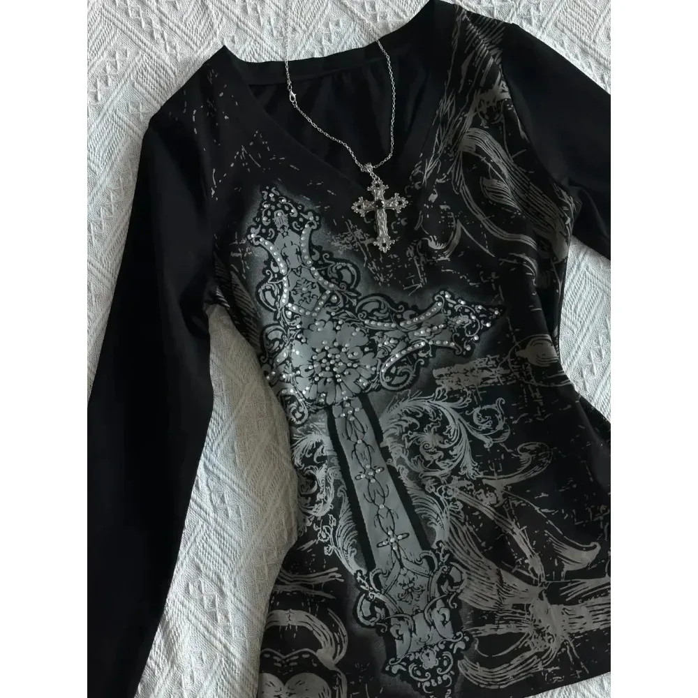 

Vintage Gothic Women's Shirts, Black Punk Graphic Shirt Y2k, Cotton V-Neck Retro Sexy Grunge Shirts, Aesthetic Harajuku Top