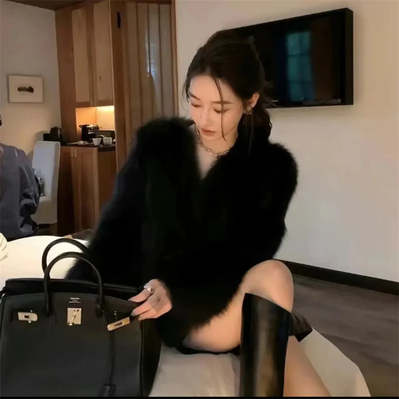 2026 Xiaoxiangfeng Female Short Imitation Fox Fur Coat Women's Winter Super Age-reducing Young Versatile Foreign High-end Top 2