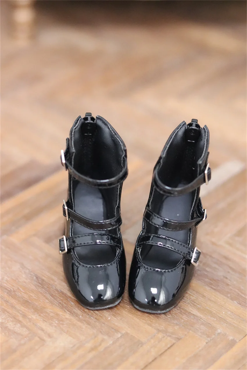 

Обувь для куклы BJD 1/3 игрушки с квадратным носком и тремя пряжками, повседневные элегантные туфли на высоком каблуке из глянцевой кожи для девочек, подарки на высоком каблуке, аксессуары для кукол