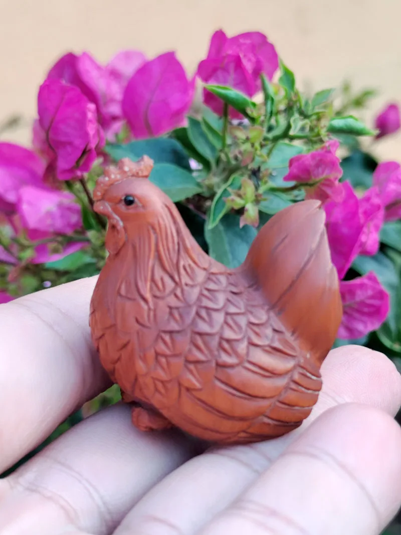 

GX979- 20 Years Old " Hand Carved Boxwood Netsuke : Pretty Hen