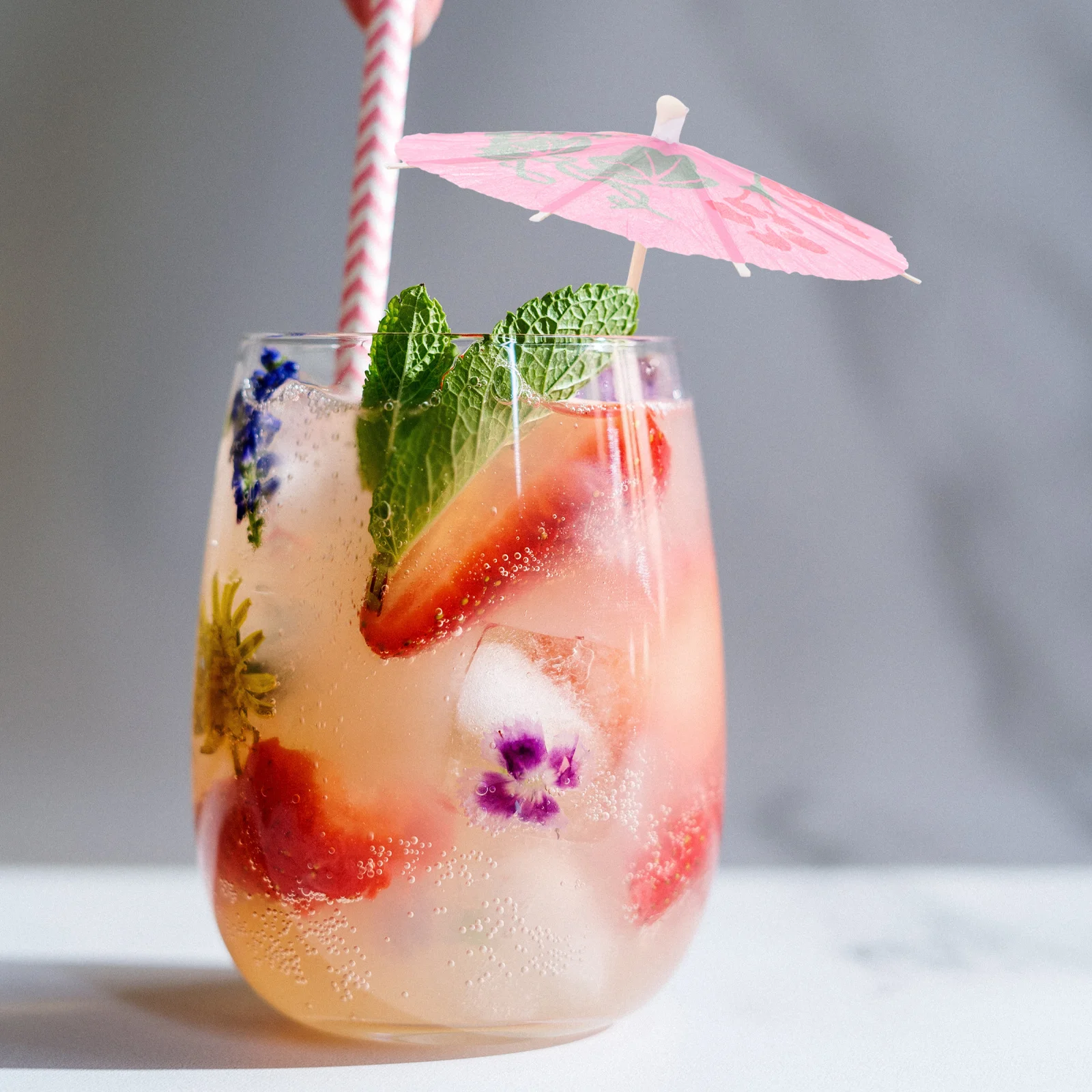 

50Pcs Paper Cocktail Umbrella Picks Eco Friendly Floral Design for Party Dessert Drinks Fruit Decoration Bar Summer Party