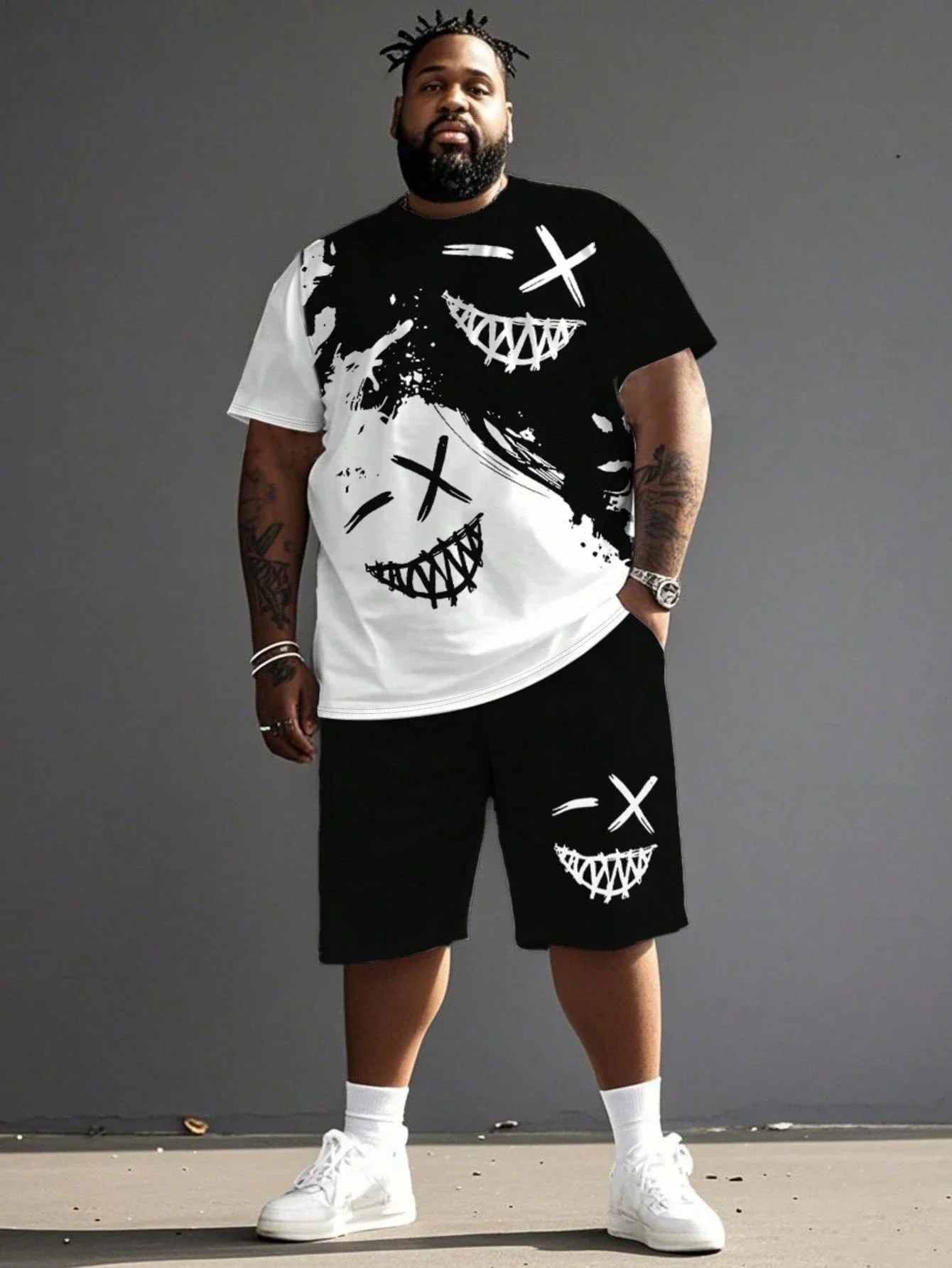 

Мужской комплект в стиле стритстайл: футболка и шорты с графическим принтом, черно-белый дизайн