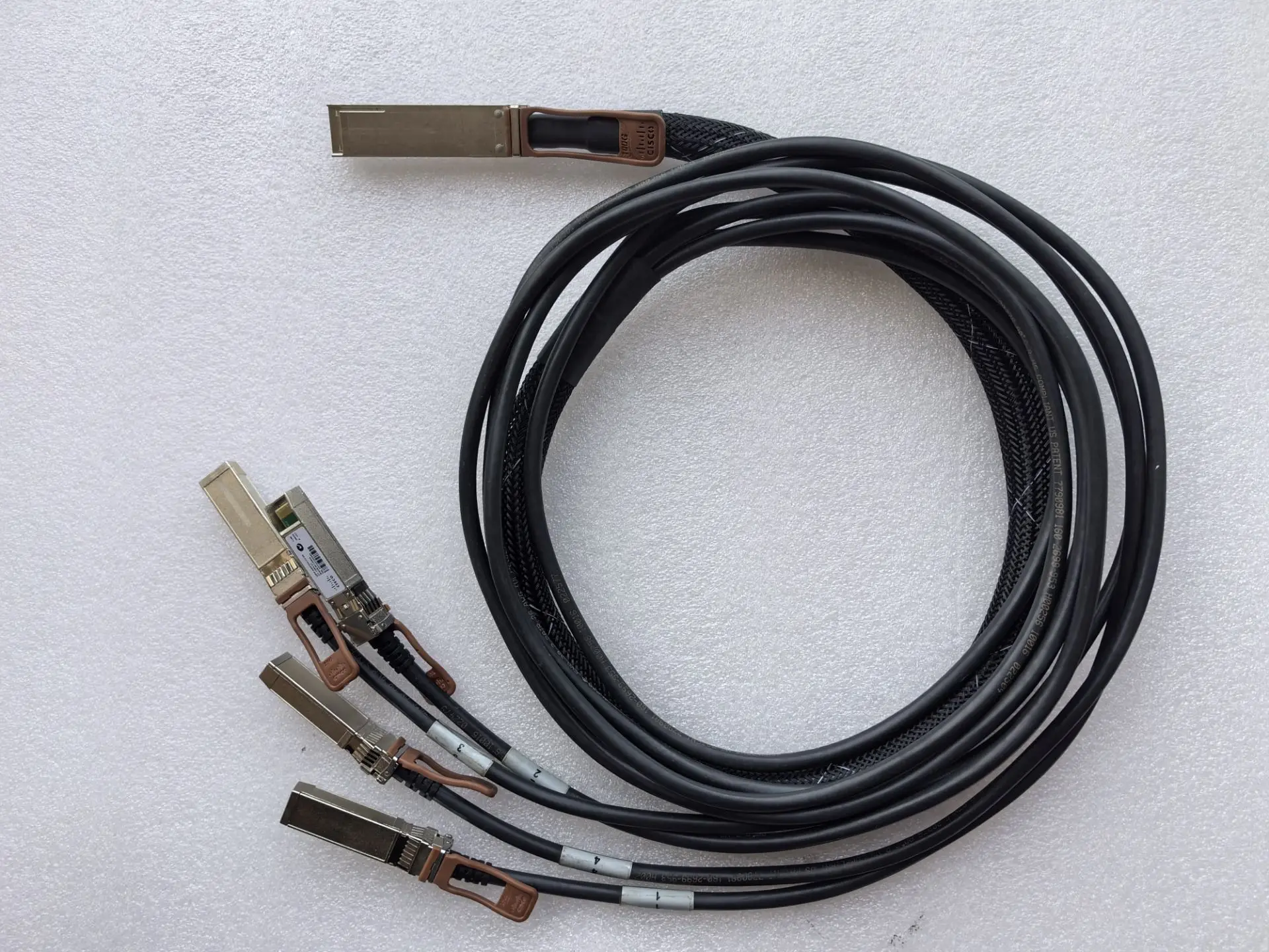 2M QSFP-4SFP25G-CU2M Cisco Compatible 100G QSFP28 to 4x25G SFP28 DAC Cable