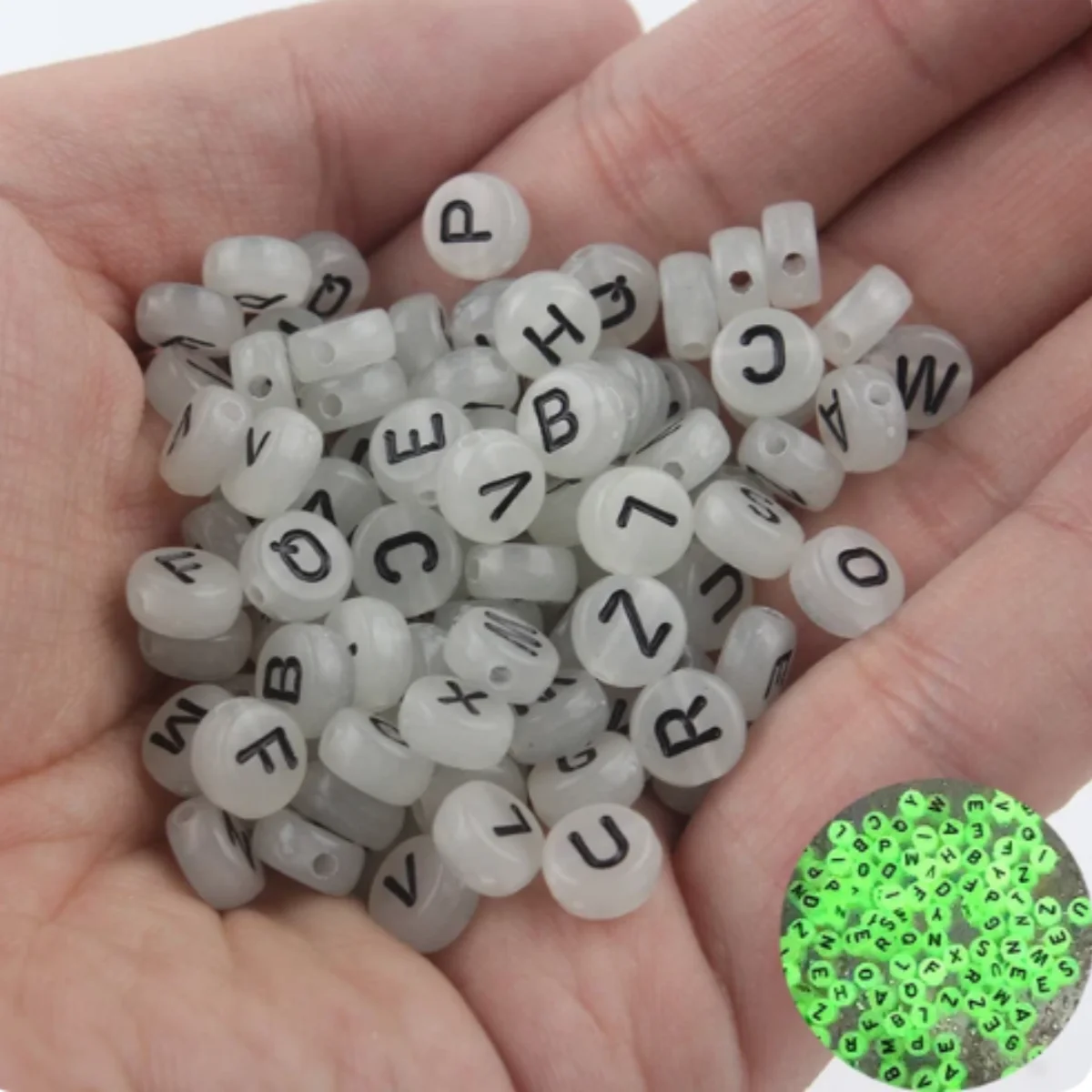 100pcs Luminous Acrylic Beads Pony Beads Glow in the night Letter Heat Spacer Bead For Bracelet Necklace DIY Accessory Wholesale