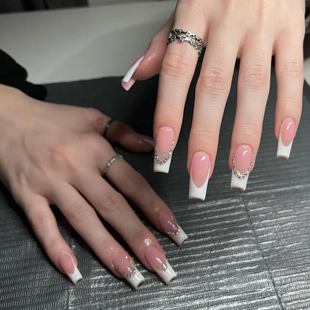 

24pcs French Tip Long False Nail Square Glitter Rhinestone U-shaped Design Press On Nail Detachable Reusable Fake Nail For Women