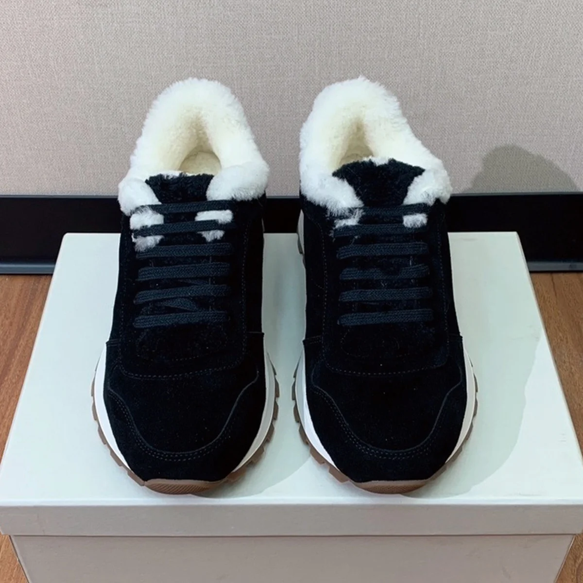 2026 High Quality Autumn women shoes casual lace up fleece sneakers comfortable daily walking footwear ch25100504