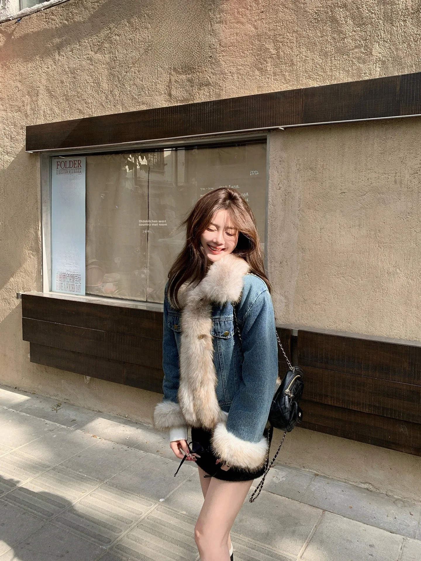 

Женская джинсовая куртка Chen DaYu с воротником из искусственного меха, утепленная, осенне-зимняя, модный дизайн, украшенная плюшем