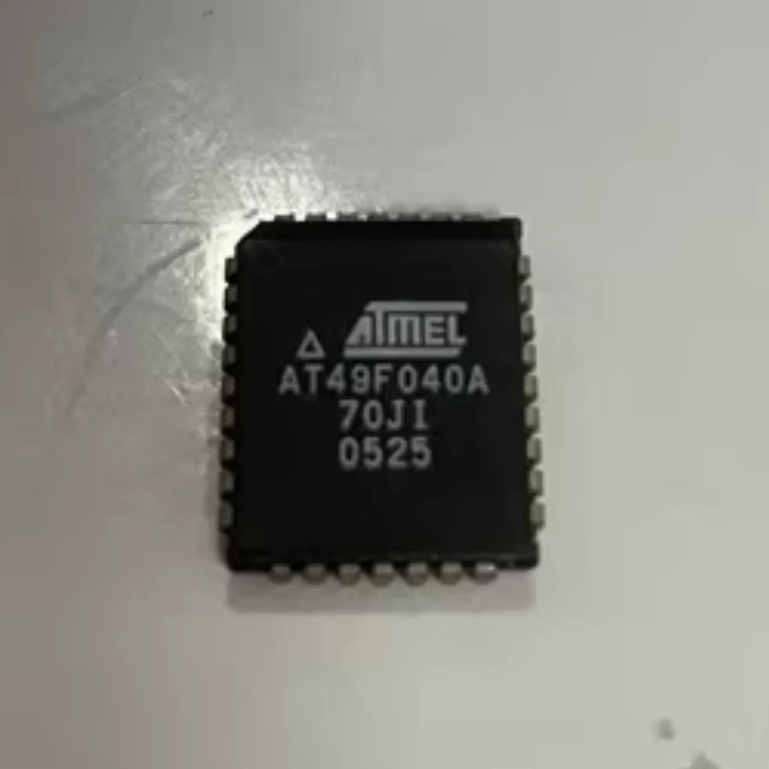 1~10pcs/lot AT49F040A-70JI -70JC PLCC32 49F040A 100% Brand New Original.