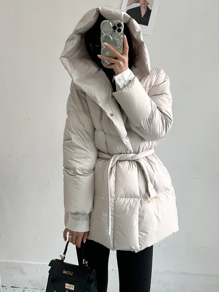 

Stylish Belted Down Jacket Women Hooded Parkas Outerwear 2024 New High-end Fluffy Warm 90% White Duck Down Winter Down Coats