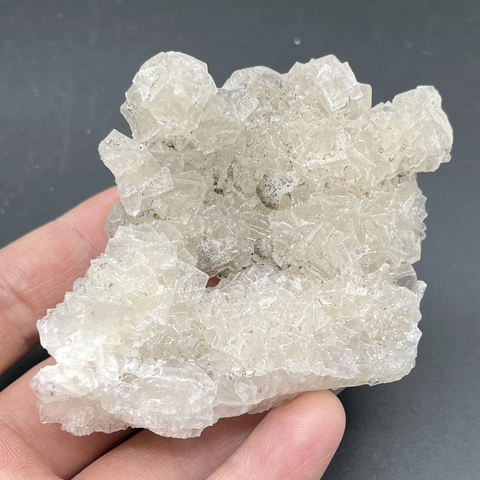 

Natural White Fluorite Cluster Mineral Specimens Stones and Crystals Quartz Healing Crystals from Zhejiang, China