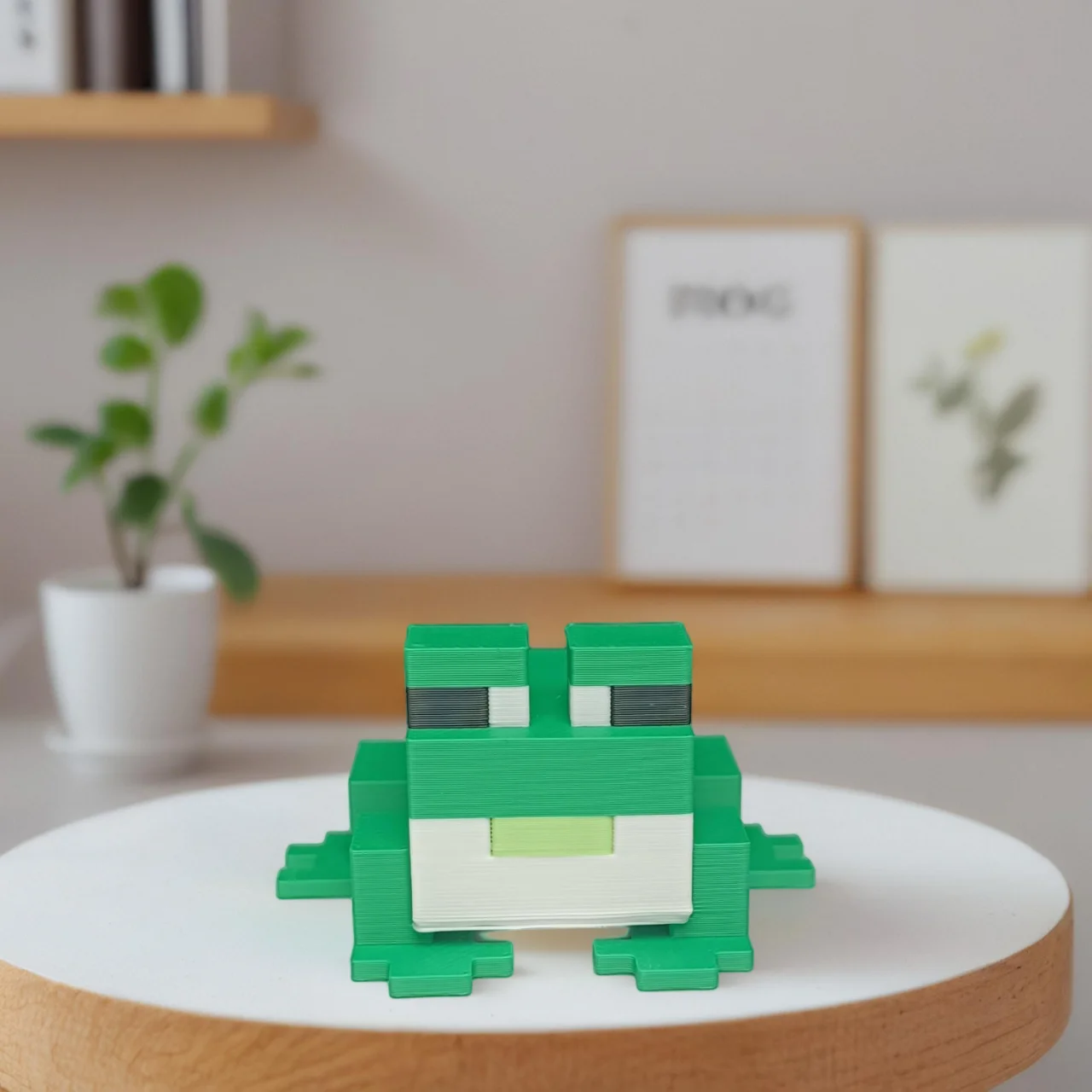 Pixel Block Frog Mini Figurine, Cute Green Frog Statue, Small Blocky Animal Tabletop Ornament for Desk Laptop Shelf Decor