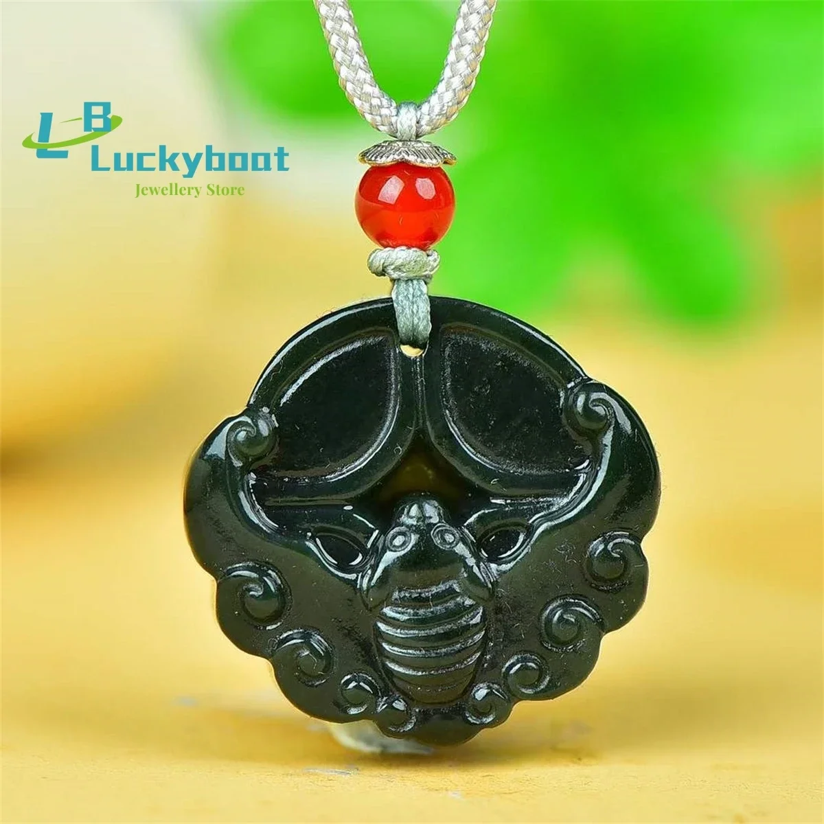 

Натуральный кулон Hetian Qingyu Fu спереди тебя. Простой и персонализированный, модный и универсальный для мужчин и женщин.