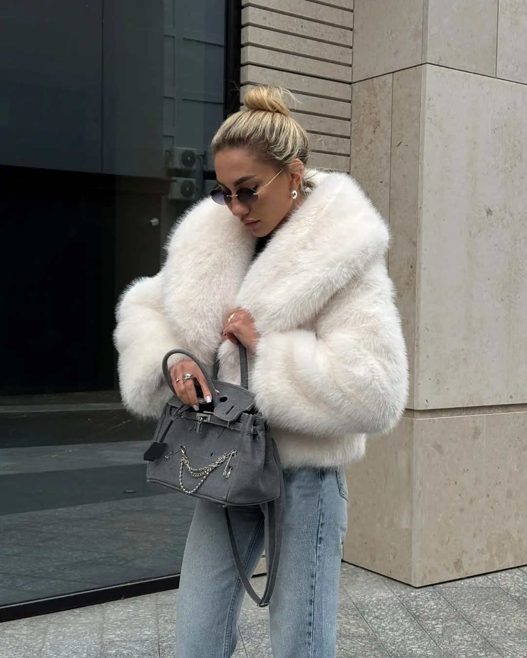 Winter Short Thick Warm Shaggy Soft Black Faux Fur Coat Women Shawl Collar 2026 Loose Luxury High Quality Fluffy Jacket Y2k