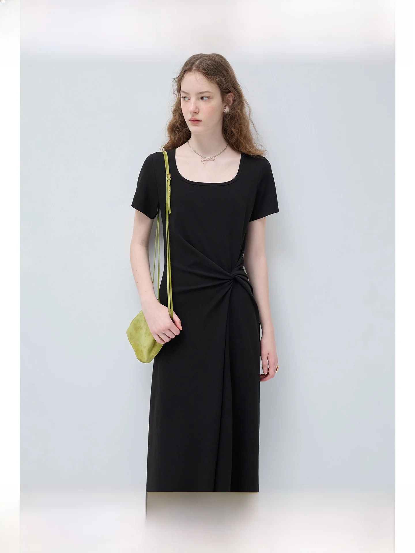 

Элегантное женское платье больших размеров с квадратным вырезом, подчеркивающее талию, с эффектом стройности, А-силуэт, короткий рукав, весна-лето