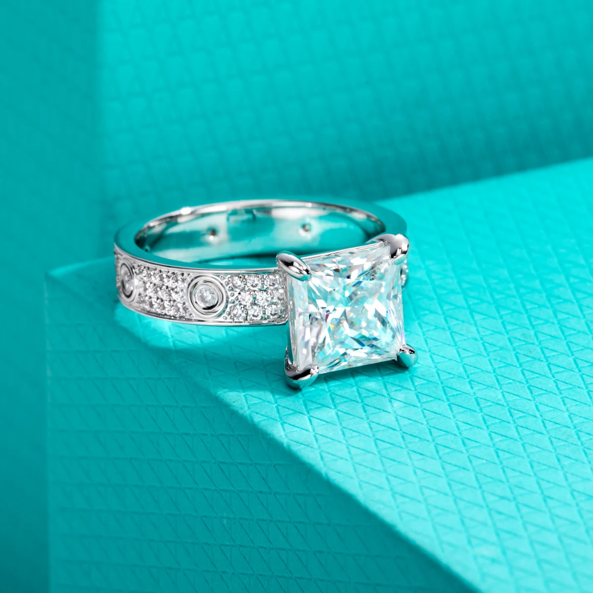 AnuJewel 3ct Ovaler Smaragd Princess Moissanit Verlobungsring 14k Vergoldeter Ehering Schmuckgeschenke für Frauen – Detail 5