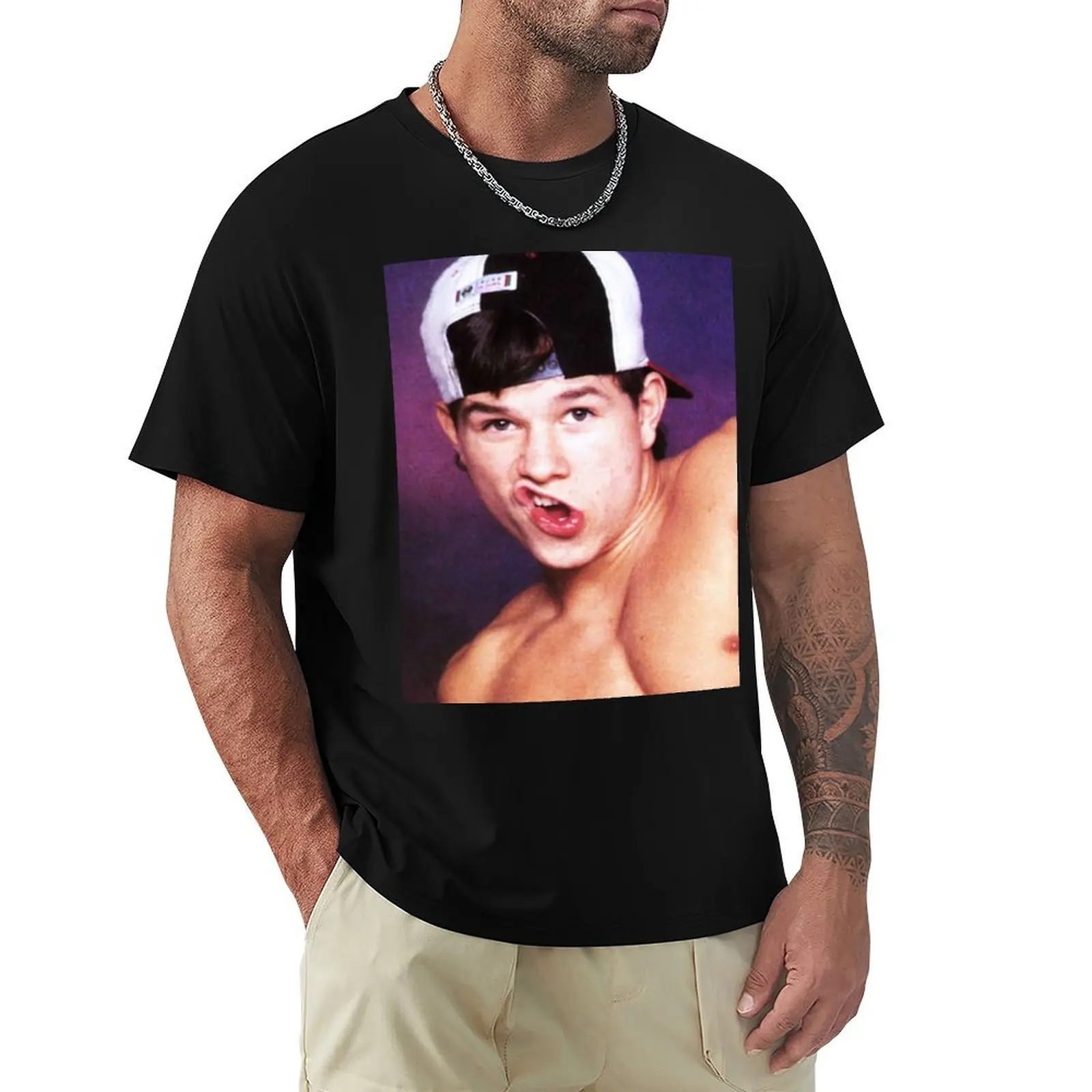 Camiseta Marky Mark de Tela Elástica y Cómoda