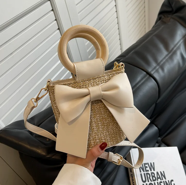 

Summer Niche Design Fashionable and Versatile Bow Tie Small and Fresh Wooden Handle Straw Woven Bag Travel Vacation Bucket Bag