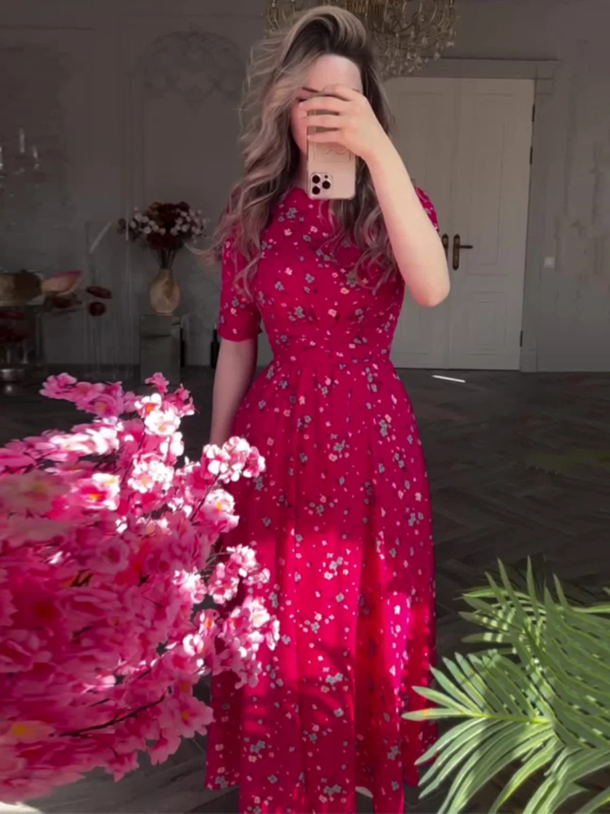 กระโปรงทรงเอลายดอกไม้สำหรับฤดูร้อน ช่วยให้ดูผอมเพรียว ดีไซน์หวานละมุน สไตล์ Astoniing หรือทรงกระโปรงทรงเอแบบ Sve round Ne