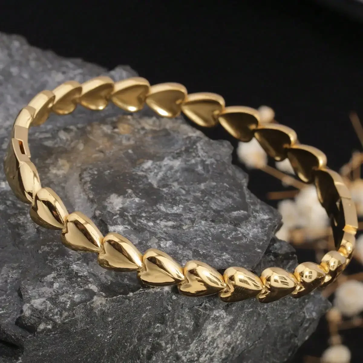 

1pc 18K Gold-Plated Stainless Steel Hollow Heart Cuff Bracelet, Smooth Finish Bangle, Vintage Style Fashion Accessory For Women,