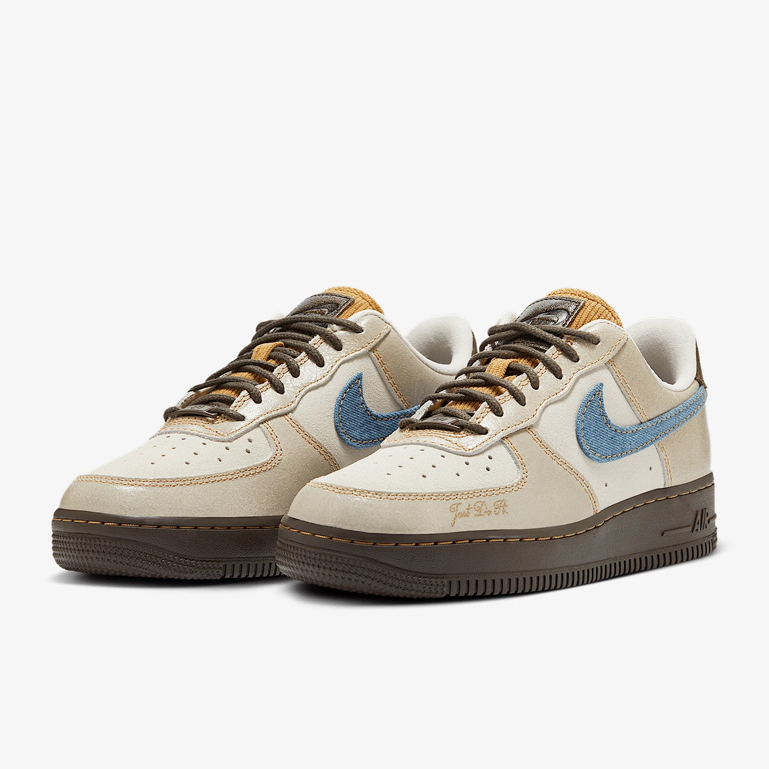 

Женские прочные классические кроссовки Nike Air Force 1, на массивной подошве HQ3458-142