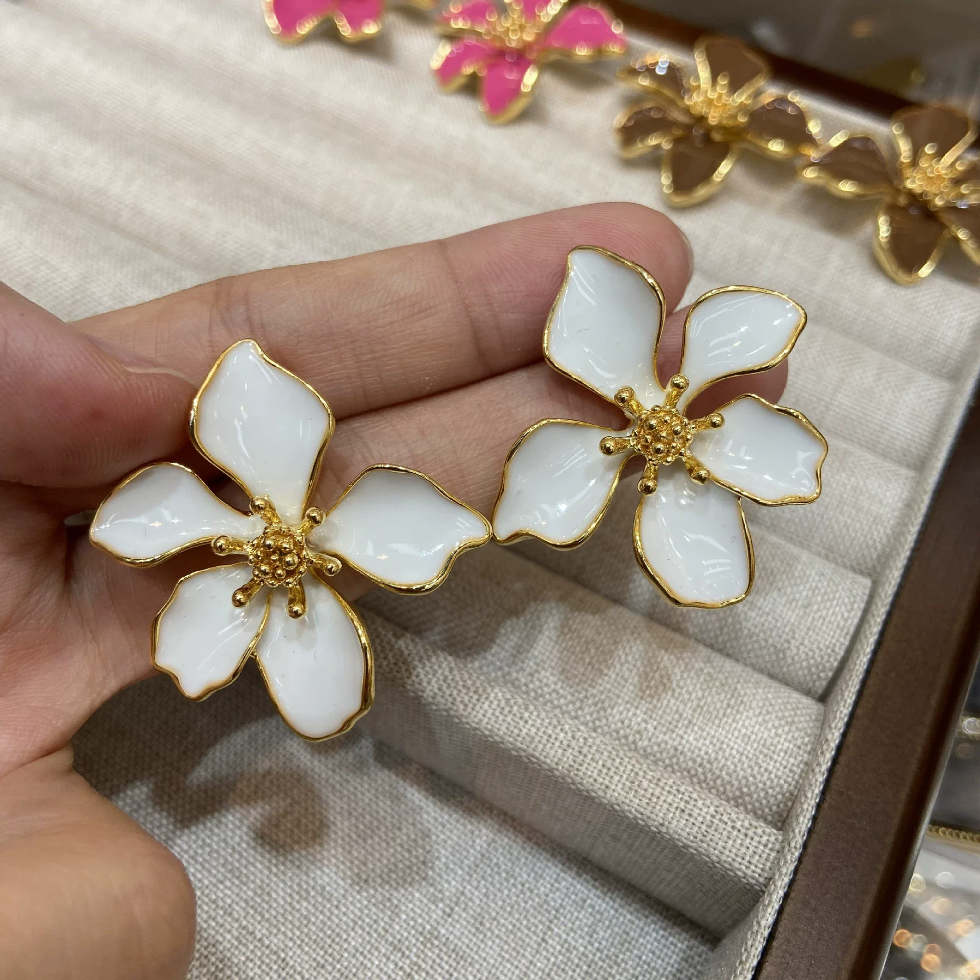 Trendy Big Flower Drop Earrings for Women Black Dark Green Enamel Oil Petal Floral Dangle Earrings Elegant Party Jewelry Gift