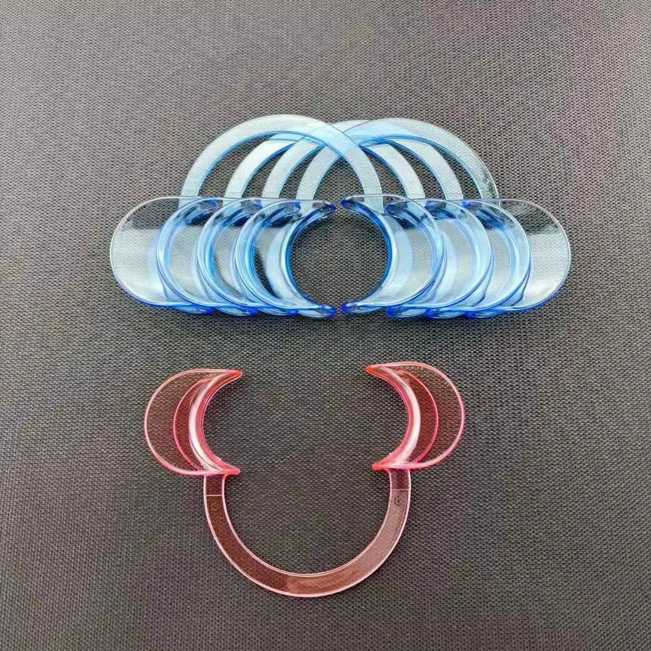 100Pcs Disposable C-Shaped Dental Mouth Openers Cheek Retractors Oral Mouth Spreaders for Orthodontic Teeth Cleaning And Dental
