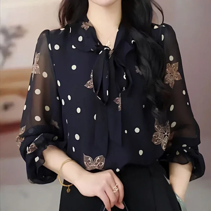 

2025 New Maple Leaf Flying New Autumn Fashionable Shirt Streamer Versatile Women's Top