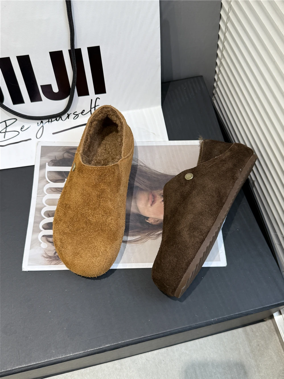 Lockige Flachschuhe aus Lammwollfell, Damen-Baumwollschuhe, warme Winter-Slipper, Damen-Loafer mit Gürtelschnalle, Woll-Mokasins, Damen-Fellstiefel. – Detail 20