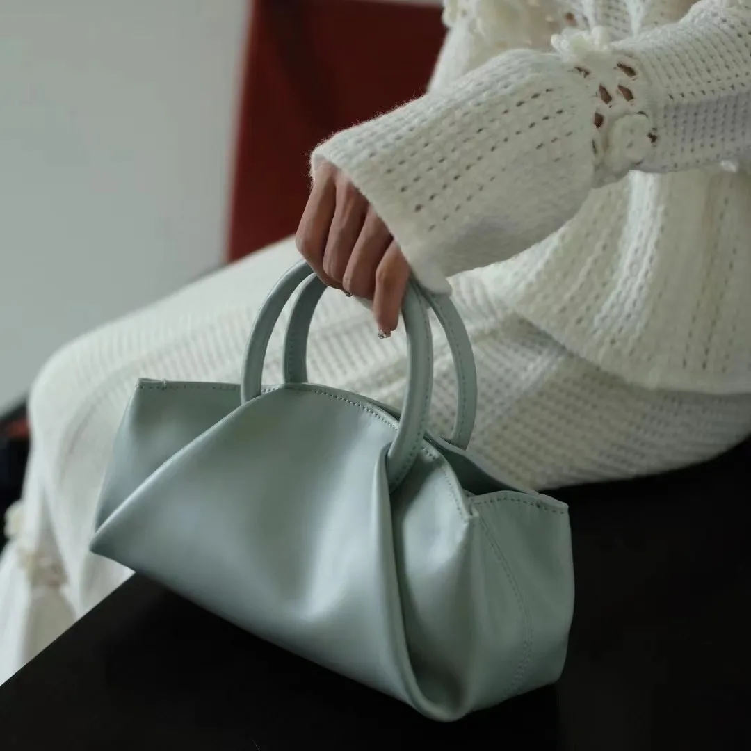 

2024 Korean Style New Handheld Tote Women's Bag, Commuter Genuine Leather Cloud Bag, Pleated Bag, Single Shoulder Cross-body Bag