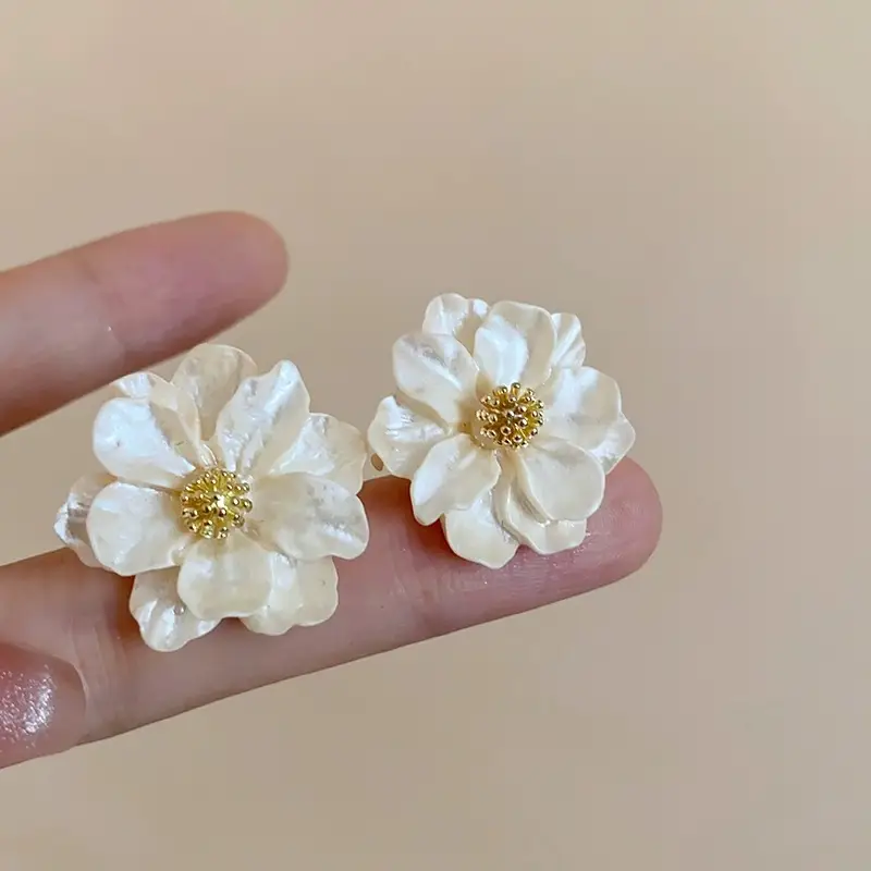 White Acrylic Flower Women's Stud Earrings Folded Florals Korean Fashion Sweet Petals Irregular Female Earrings 2025 new in - 4