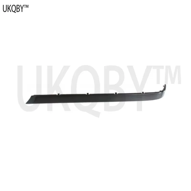 

Накладка на заднюю часть бампера полностью окрашенная, а накладка на защитную полоску была первоначала на левую сторону 51128125411 5.