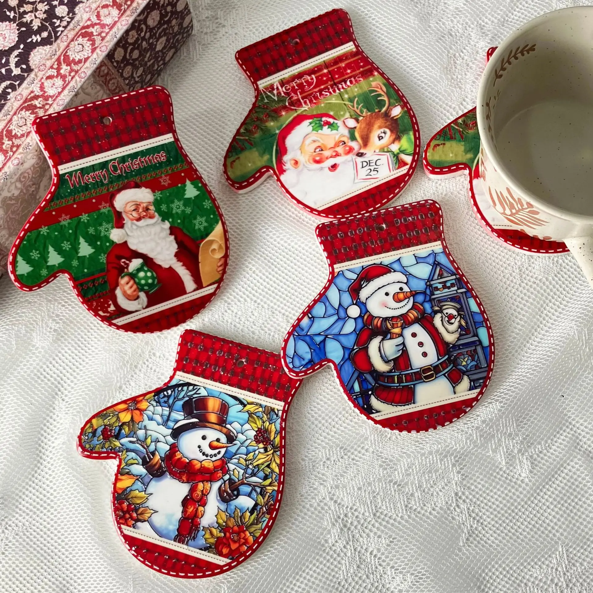 1pc Santa Claus Coaster Gloves Shape Cute Cup Mat Skid Insulation Relief Craft Pendant Ceramic Cork Coaster Drink Mug Pad