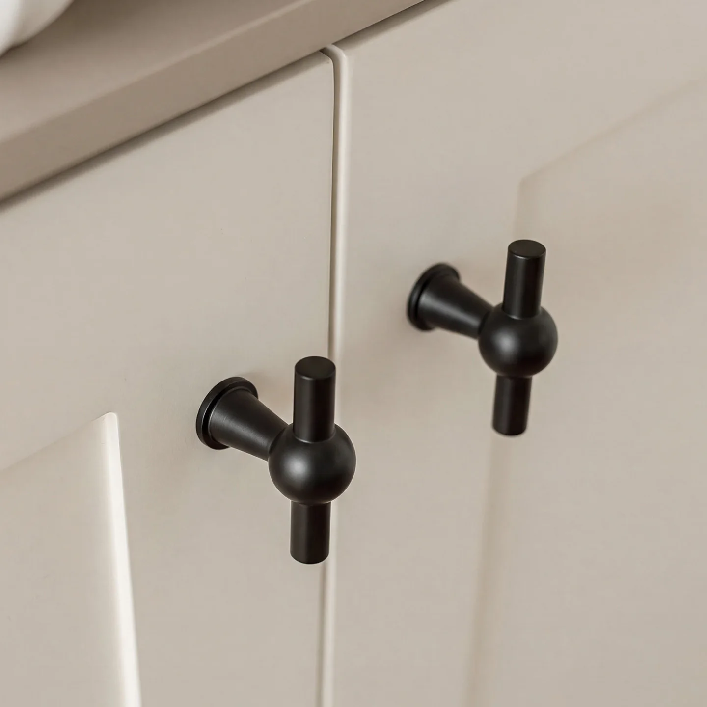 DOOROOM Solid Brass Handle Matte Black Cabinet Door Handles Home Hardware Wardrobe Drawers Dressing Tables Kitchen Door Pulls