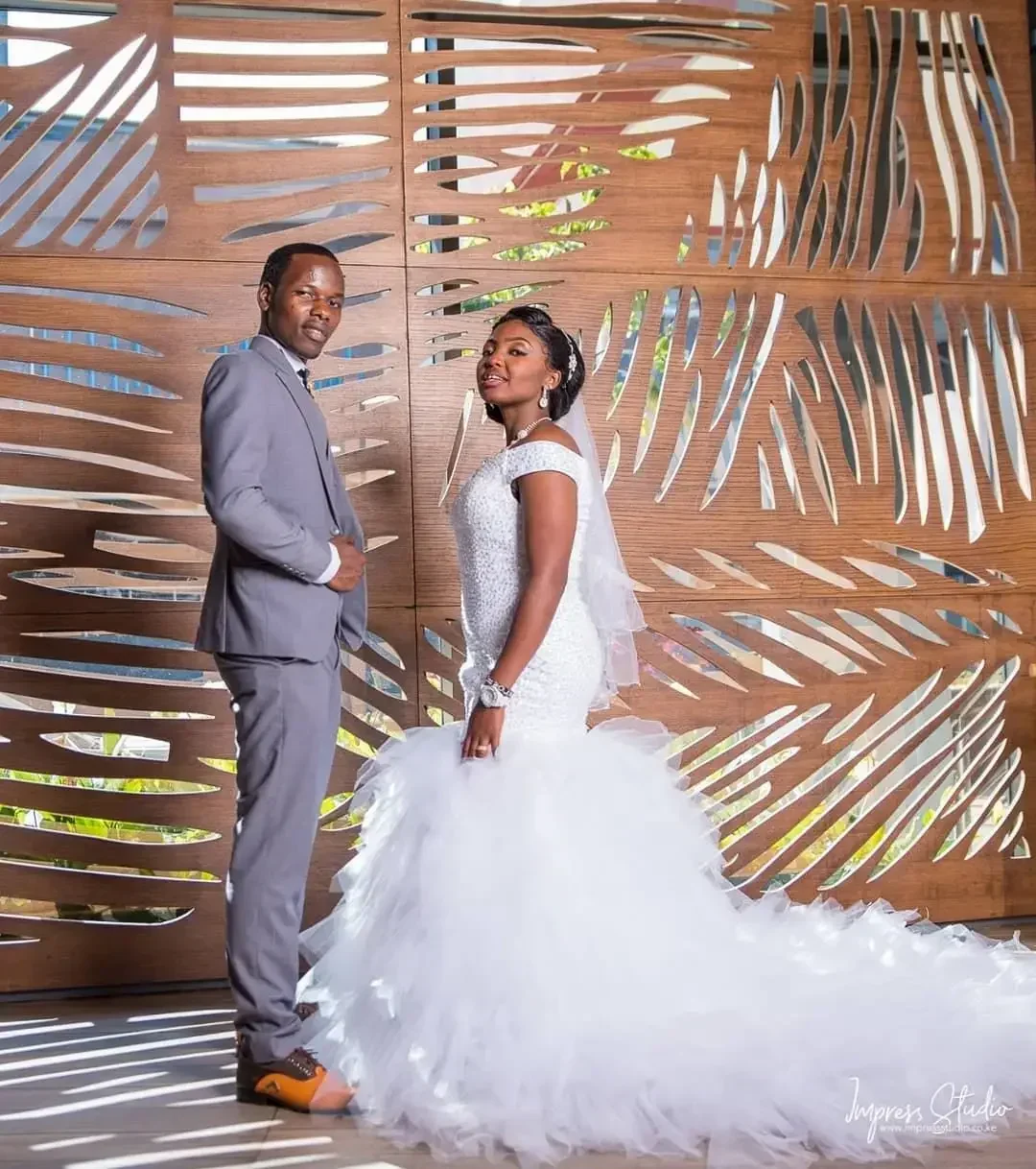 맞춤형 오프숄더 러플 프린세스 웨딩 머메이드 레이스 맞춤 제작 튤 브라이덜 드레스