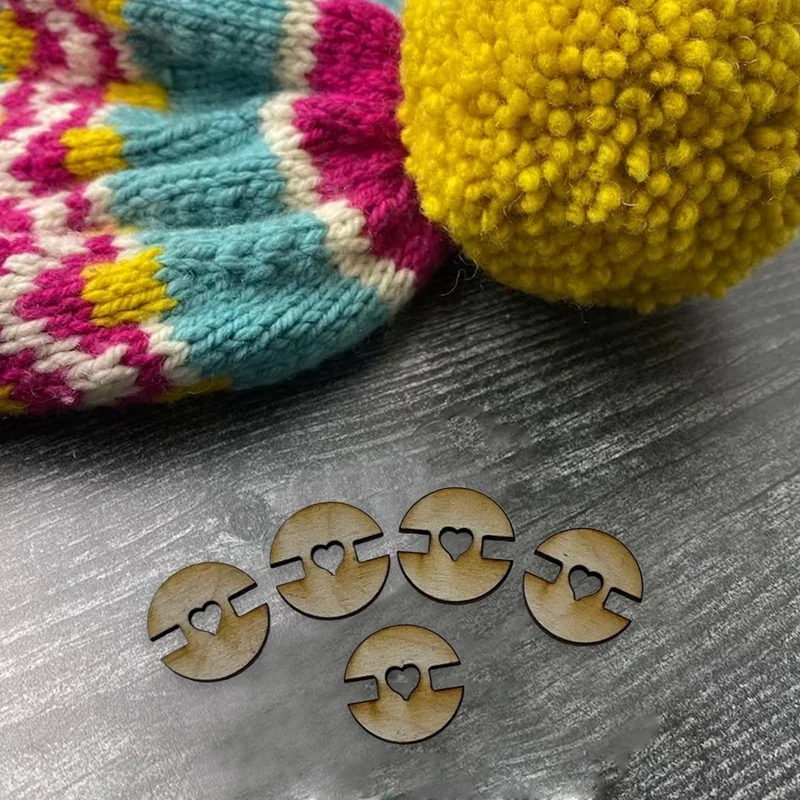 50 шт. съемные деревянные пуговицы с помпонами, держатели помпонов из искусственного меха на шапочках ручной работы, держатель помпона для шапки, вязаная шапка, прочный