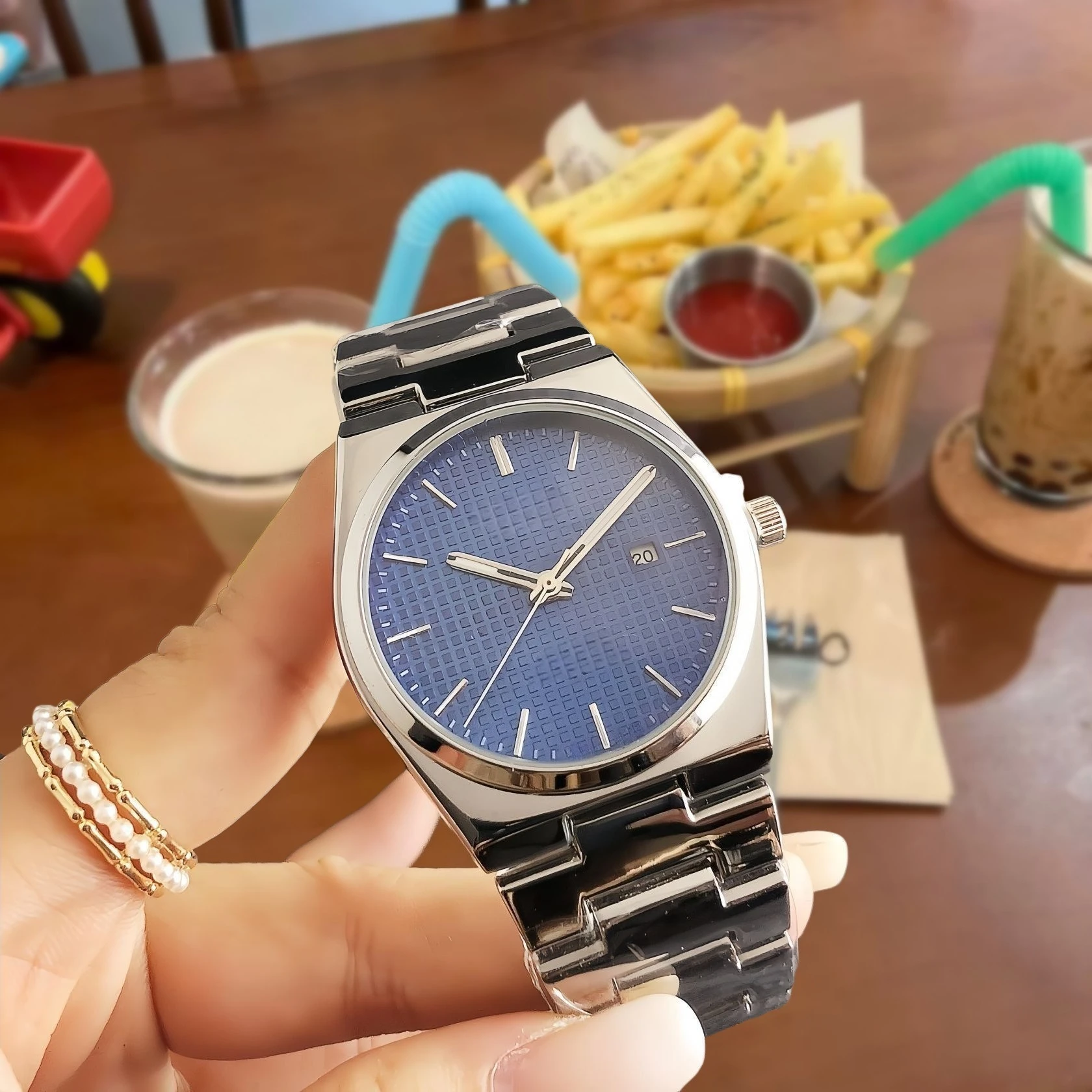 ساعة رجالي أصلية فاخرة بتصميم بسيط وعرض تقويم عالي الجودة وحركة كوارتز كاجوال وحزام من الفولاذ المقاوم للصدأ