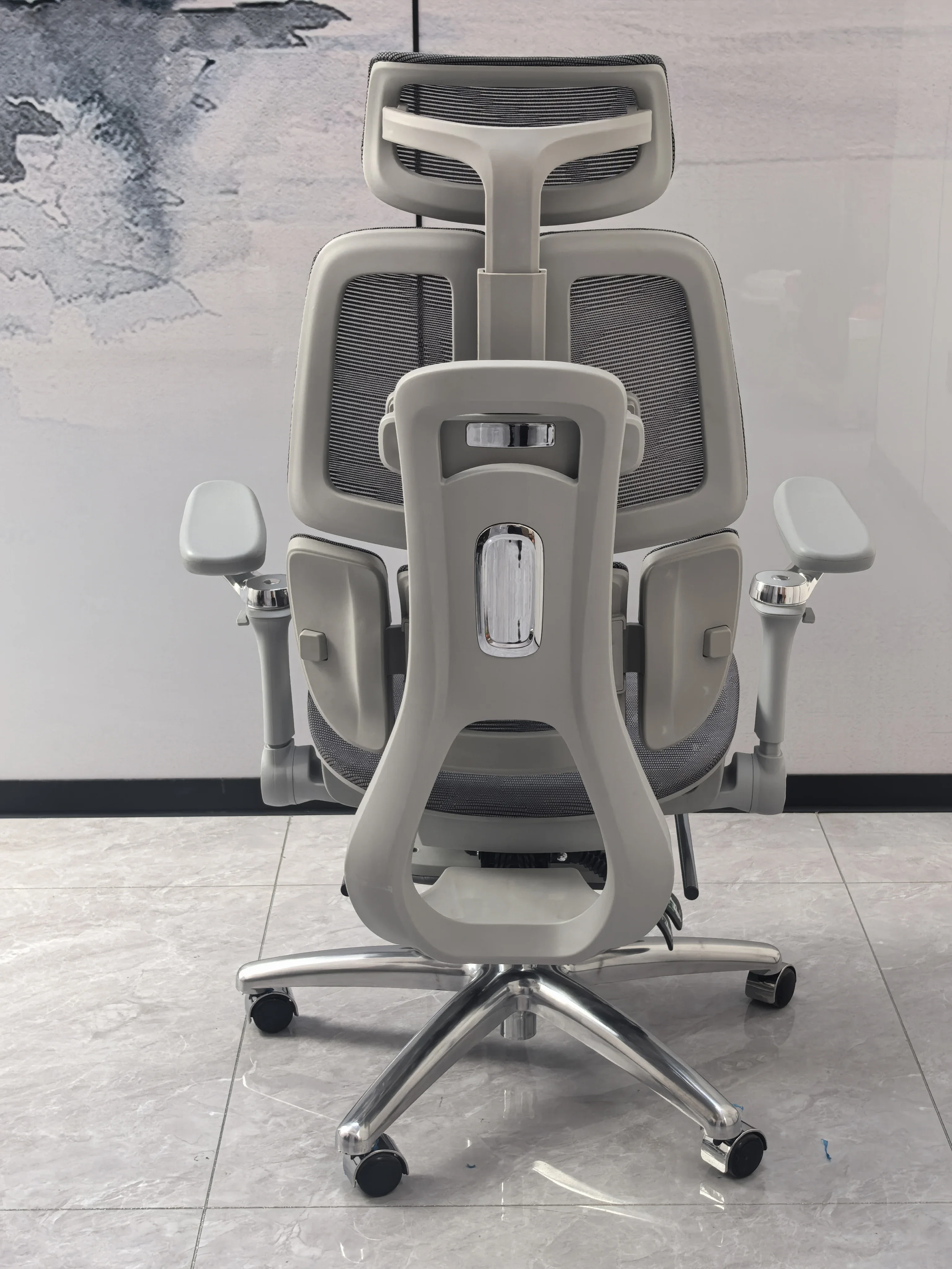 China Executive Boss Chairs Swivel High Back Comfortable Mesh Ergonomic Office Chair With Lumbar Support