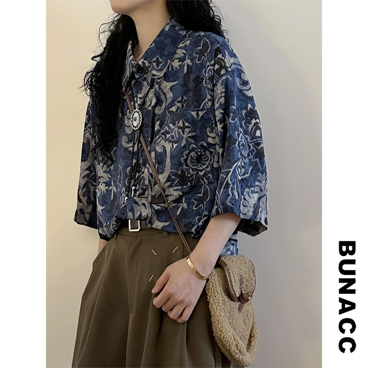 

Летняя винтажная художественная рубашка с коротким рукавом и цветочным принтом, свободного кроя, с фактурной тканью, женская, в повседневном стиле, универсальная, для мужчин и женщин