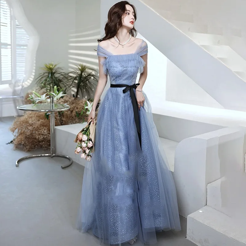 

Осень 2025 г., новое простое элегантное синее вечернее платье на одно плечо, модное утягивающее сетчатое платье для студенческого экзамена по искусству