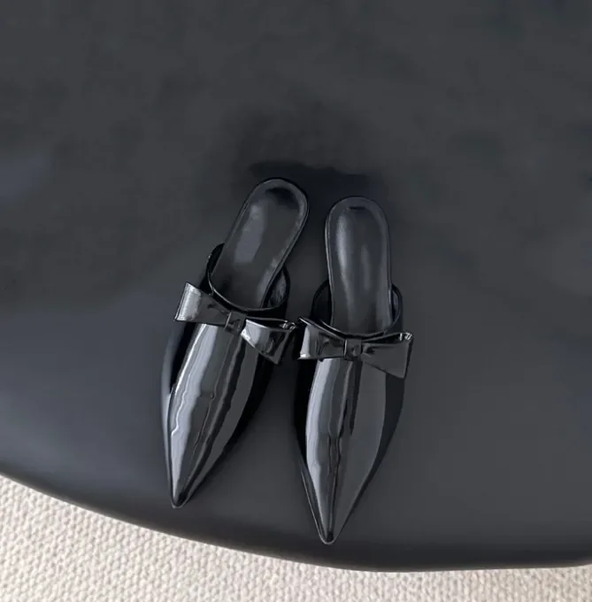 

2025 Latest Design Ladies Sandals Women Slippers Cow Patent Leather Upper Casual Versatile Bow Decor Half Slippers Large Size